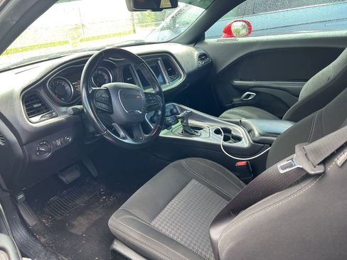 Used 2020 Dodge Challenger SXT RWD image 5