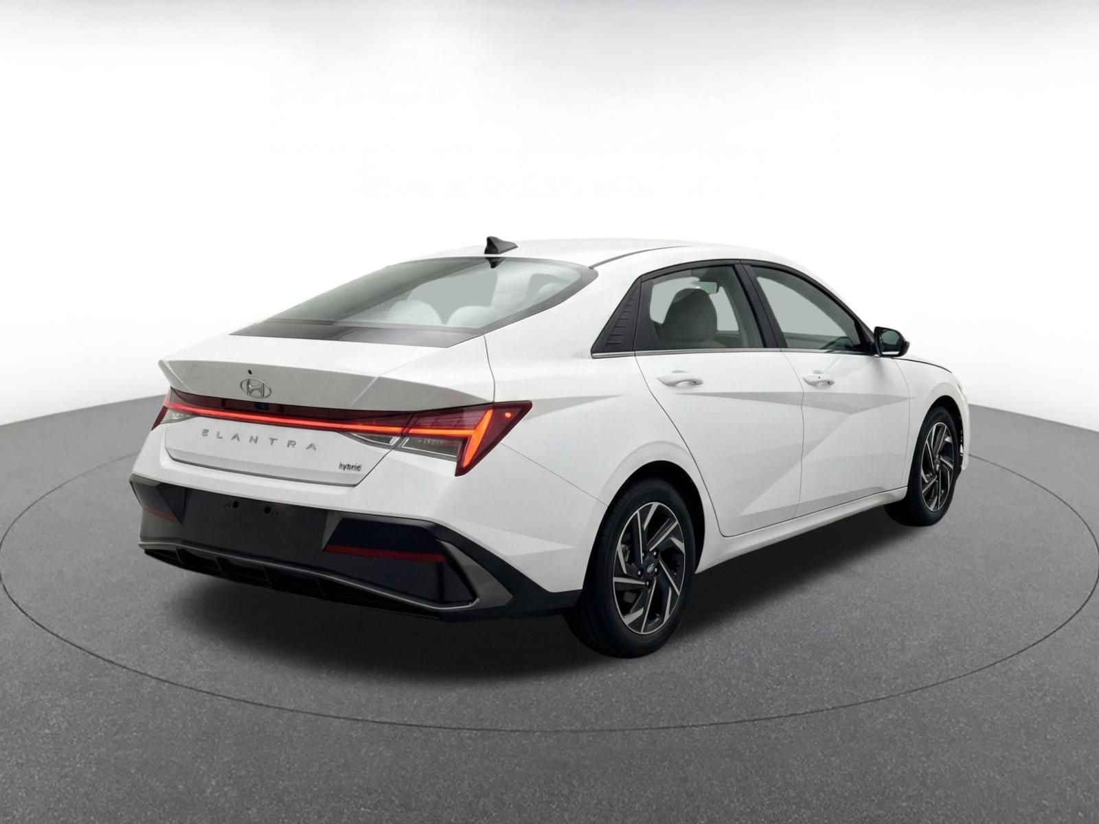 Used 2025 Hyundai Elantra Limited FWD image 8