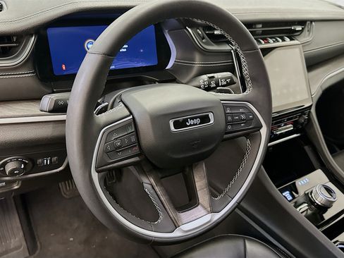 Used 2023 Jeep Grand Cherokee L Limited AWD/4WD image 18