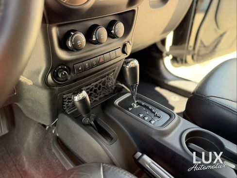 Used 2017 Jeep Wrangler Unlimited Sahara AWD/4WD image 34