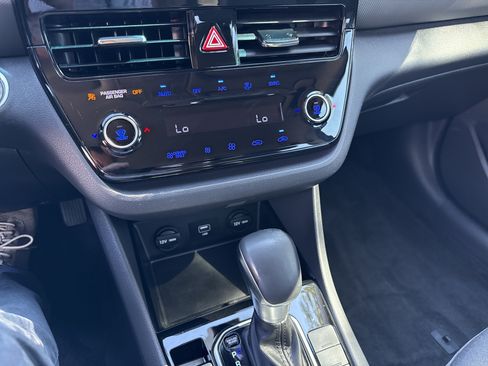 Used 2022 Hyundai Ioniq SE FWD image 11