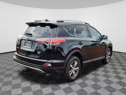 Used 2018 Toyota RAV4 XLE AWD/4WD image 4