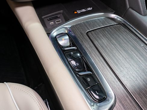 Used 2023 Buick Enclave Avenir w/ Avenir Technology Package FWD image 28