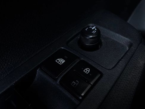 Used 2020 Toyota Corolla LE FWD image 21
