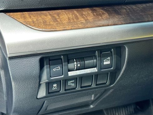 Used 2018 Subaru Outback 3.6R Limited w/ Popular Package #2 image 28