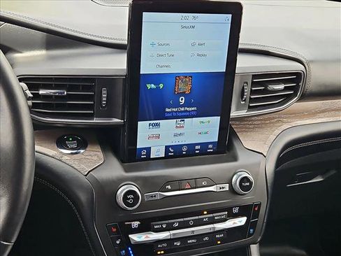 Used 2020 Ford Explorer Platinum w/ Premium Technology Package AWD/4WD image 21