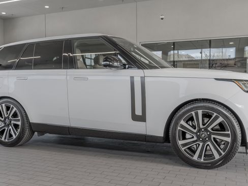 Used 2023 Land Rover Range Rover SE AWD/4WD image 12