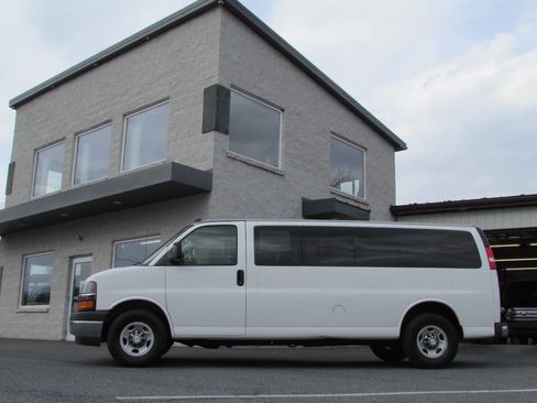 Used 2017 Chevrolet Express 3500 LT w/ LT Preferred Equipment Group RWD image 9