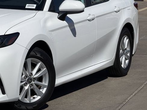 Used 2025 Toyota Camry LE image 3