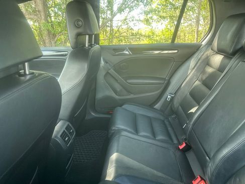 Used 2011 Volkswagen Golf 4-Door image 8