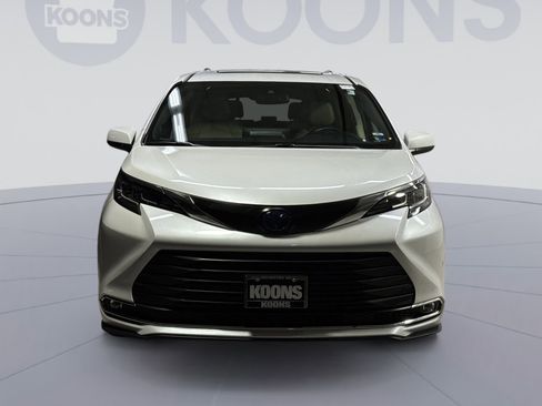 Used 2022 Toyota Sienna XLE image 14
