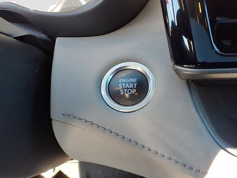 Used 2021 Toyota Highlander XLE image 21