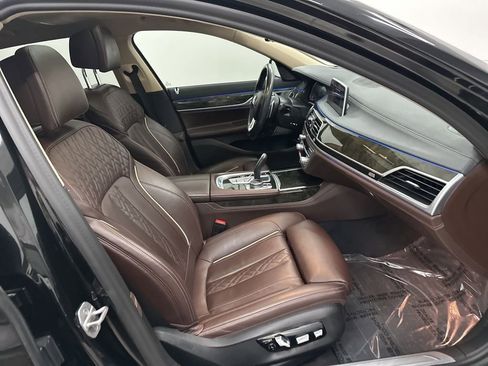 Used 2022 BMW 750i xDrive image 31