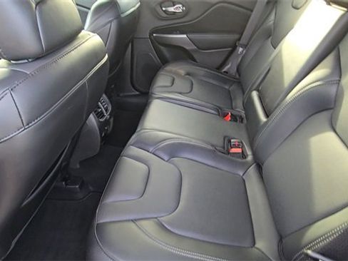 Used 2021 Jeep Cherokee Limited image 18