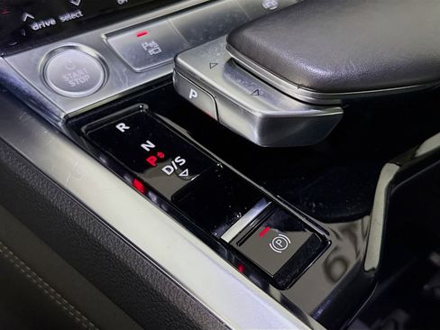 Used 2019 Audi e-tron Premium Plus image 17