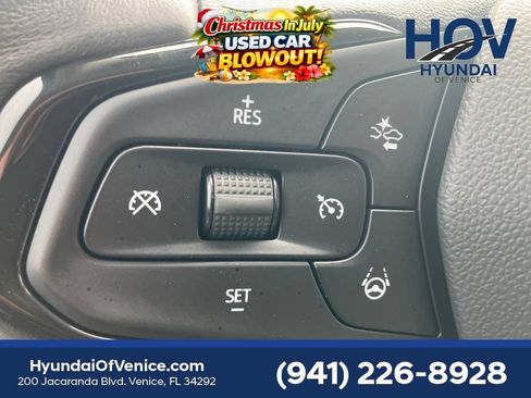 Used 2023 Chevrolet Bolt EUV Premier w/ Sun & Sound Package FWD image 18