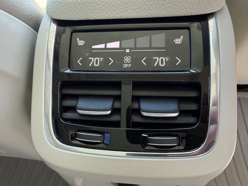 Used 2016 Volvo XC90 T8 Momentum w/ Vision Package AWD/4WD image 17