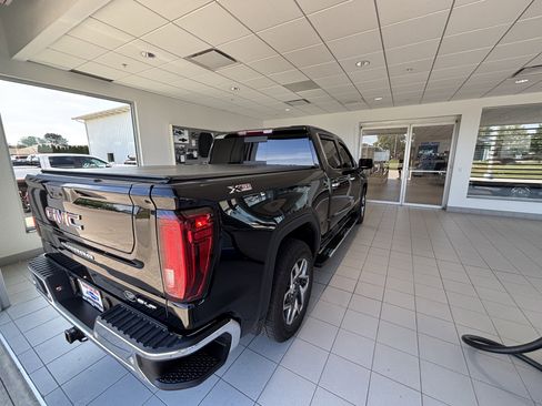 Used 2025 GMC Sierra 1500 SLT w/ SLT Premium Plus Package AWD/4WD image 7
