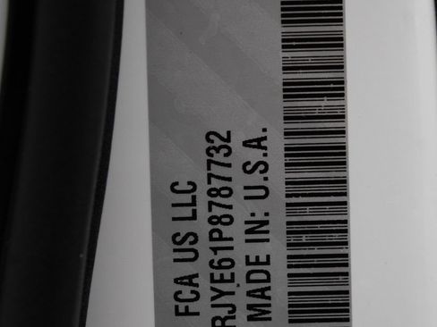 Used 2023 Jeep Grand Cherokee Summit w/ Luxury Tech Group V image 47