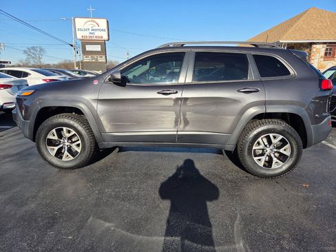 Used 2016 Jeep Cherokee Trailhawk w/ Cold Weather Group image 3