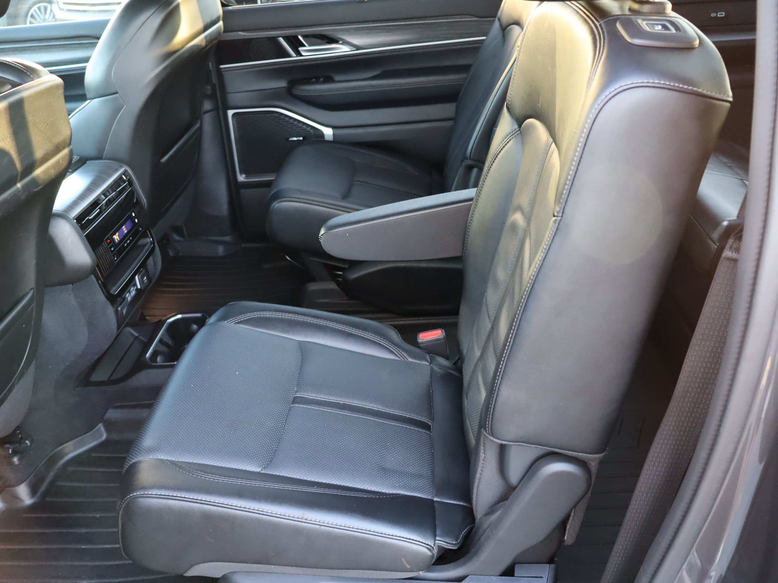 Used 2024 Jeep Wagoneer Series II w/ Convenience Group I AWD/4WD image 34