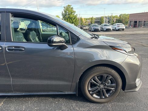 Used 2025 Toyota Sienna XSE w/ XSE Plus Package AWD/4WD image 13