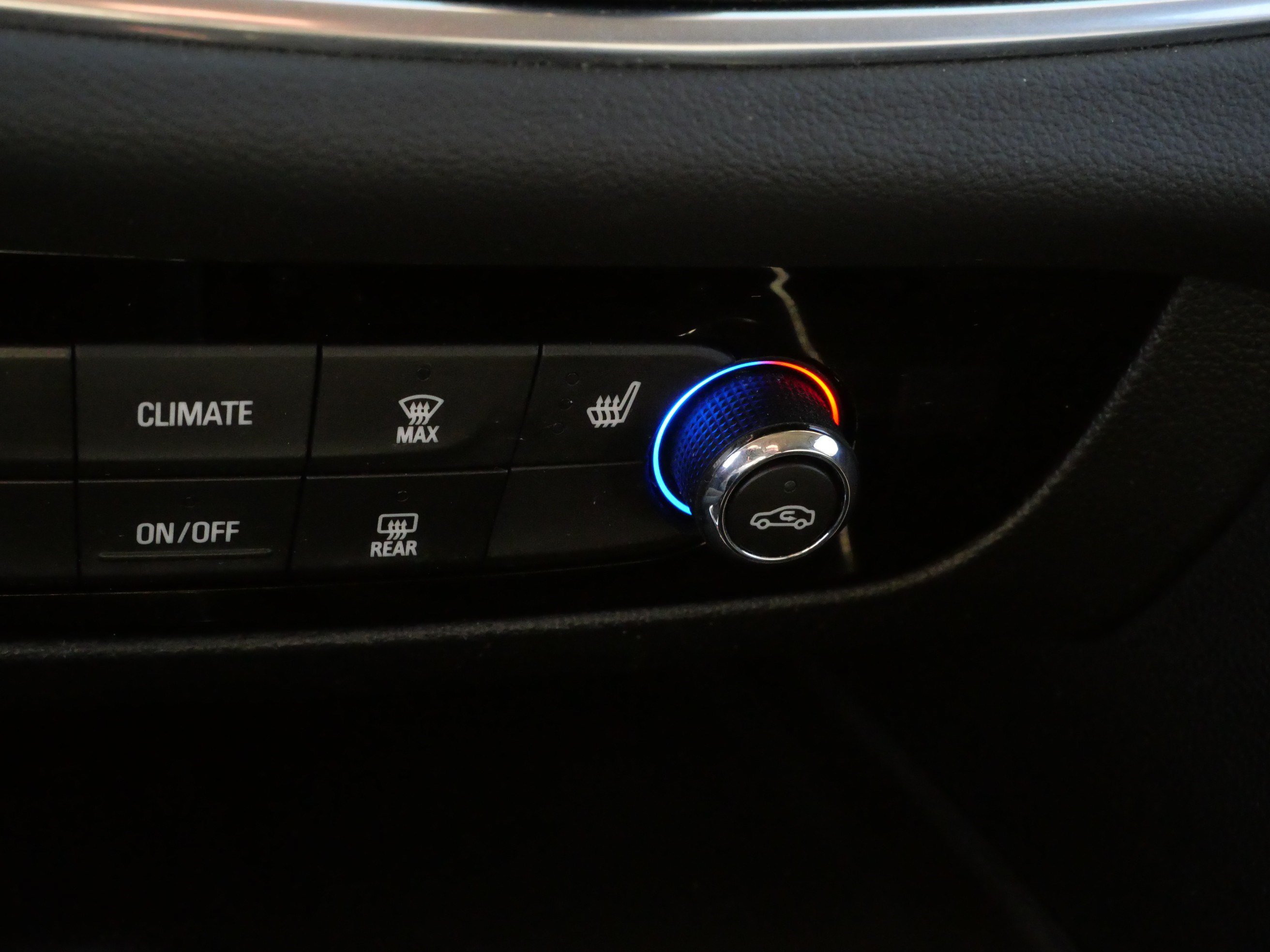 Used 2018 Buick Enclave Essence AWD/4WD image 29
