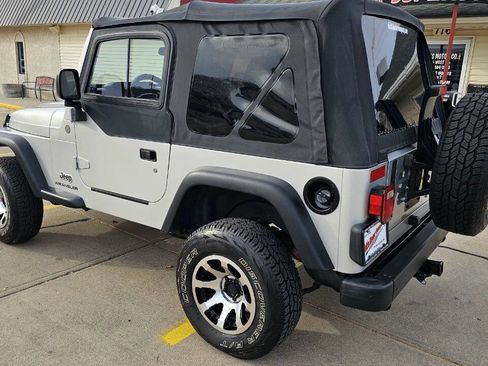 Used 2004 Jeep Wrangler SE image 2
