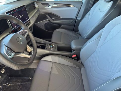 New 2026 Volkswagen Tiguan SE R-Line image 12