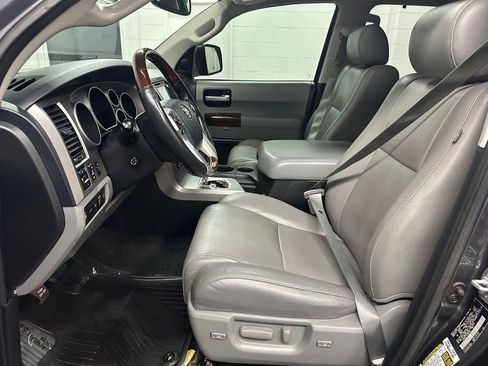 Used 2014 Toyota Sequoia Platinum w/ Preferred Accessory Package AWD/4WD image 18
