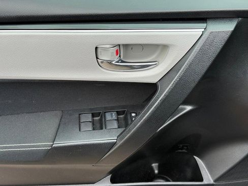 Used 2017 Toyota Corolla LE image 18