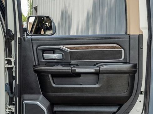 Used 2019 RAM 2500 Laramie AWD/4WD image 38