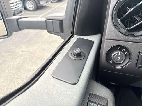 Used 2016 Ford F550 2WD Regular Cab Super Duty image 36