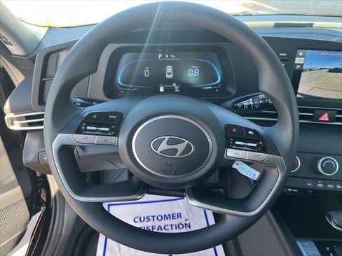 New 2025 Hyundai Elantra SE image 10