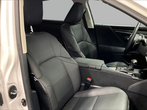 Used 2025 Lexus ES 350 w/ Premium Package FWD image 7