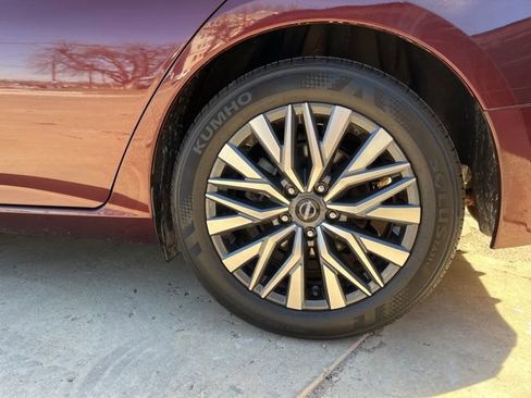 Used 2025 Nissan Altima 2.5 SV image 11