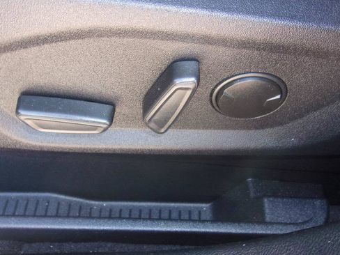 Used 2024 Ford Edge Titanium image 10