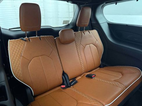 New 2026 Chrysler Pacifica Pinnacle image 38