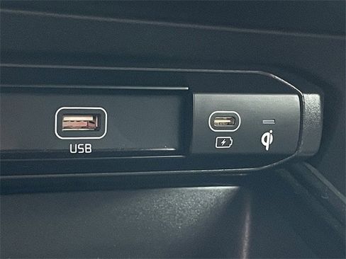 Used 2024 Kia Niro SX Touring image 20