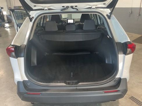 Used 2024 Toyota RAV4 XLE AWD/4WD image 20