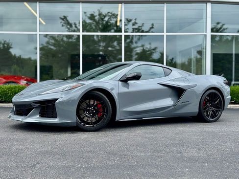 Used 2025 Chevrolet Corvette Z06 w/ Battery Protection Package image 2