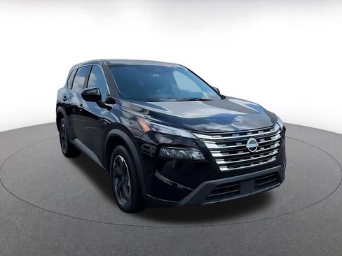 Used 2025 Nissan Rogue SV FWD image 3