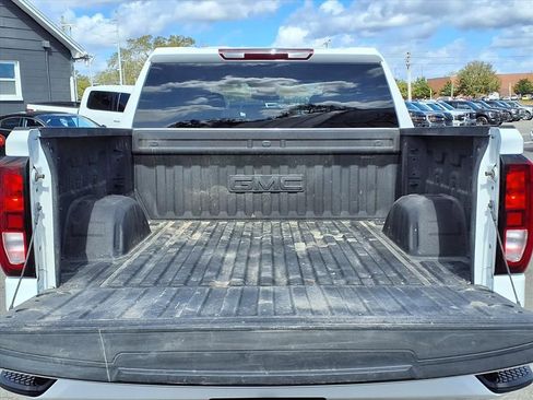 Used 2025 GMC Sierra 1500 Elevation image 18