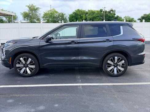 Used 2025 Mitsubishi Outlander SE AWD/4WD image 3