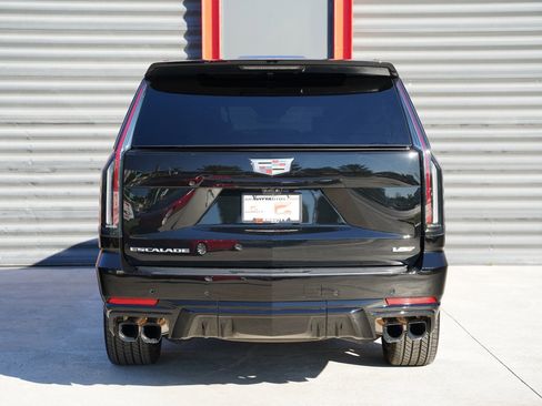 Used 2025 Cadillac Escalade V image 8
