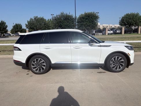 Used 2026 Lincoln Aviator 2WD image 3