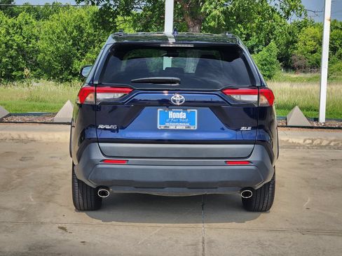 Used 2022 Toyota RAV4 XLE Premium FWD image 6