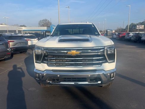 Used 2024 Chevrolet Silverado 2500 LTZ w/ LTZ Plus Package image 2