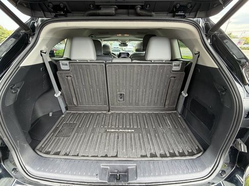 Used 2021 Toyota Highlander XLE image 34
