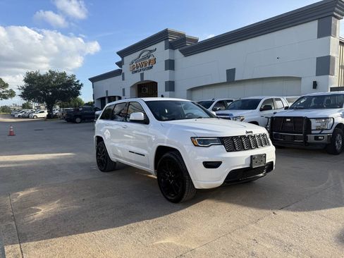 Used 2021 Jeep Grand Cherokee Laredo X RWD image 2